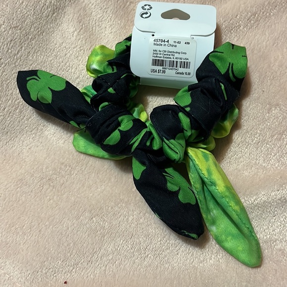 Icing St. Patrick’s Day Scrunchies - Picture 3 of 5